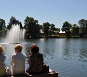 Veisiejų fontanas lankytojus stebina ir dieną ir naktį