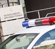 Policija prie teismo rūmų