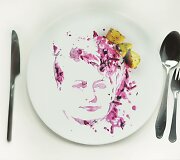 Menininkės Jolita Vaitkutė ir Emilija Vinžanovaitė kuria originalius portretus