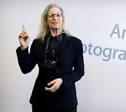 Annie Leibovitz &scaron;venčia 64-ąjį gimtadienį