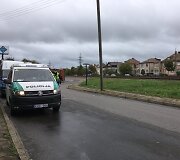 Klaipėdos miesto centre policijos pareigūnai tikrino, kaip žmonės eina per geležinkelio bėgius.