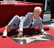 Prie&scaron; metus Ellen DeGeneres gavo savo vardo žvaigždę Holivudo &scaron;lovės alėjoje