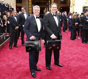 Brianas Cullinanas ir Rickas Rosas savo lagaminėliuose turi vokus su nugalėtojų vardais