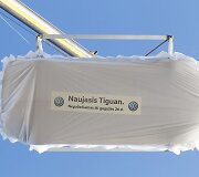 Antrosios kartos &bdquo;Volkswagen Tiguan&ldquo; pakibo 18 m auk&scaron;tyje