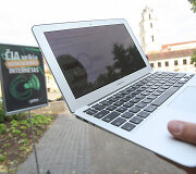 K.Sirvydo skvere pademonstruota galimybė naudotis nemokamu belaidžiu internetu.