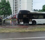 Liepsnos kėsinosi į autobusą