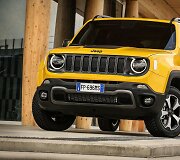 &bdquo;Jeep&ldquo; atskleidė, kaip atrodys atnaujintas &bdquo;Renegade&ldquo;