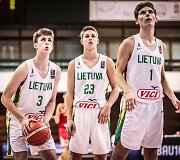 Europos jaunimo (iki 16 metų) čempionato ketvirtfinalis: Lietuva &ndash; Kroatija. Augustas Marčiulionis (kairėje).