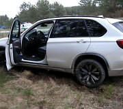 Nuo kelio nuvažiavęs BMW X5
