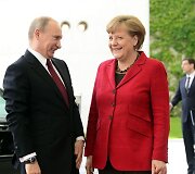 Rusijos prezidentas Vladimiras Putinas ir Angela Merkel
