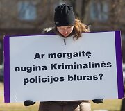 Neringos Venckienės rėmėjai Nepriklausomybės aik&scaron;tėje susirinko į protesto akciją.