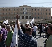 Protestuotojai prie Graikijos parlamento 