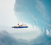 Antarktidoje įstrigęs laivas &bdquo;Akademik &Scaron;okalskij&ldquo;