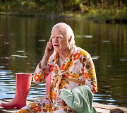 Robertas Gustafssonas filme &bdquo;&Scaron;imtametis, kuris i&scaron;lipo pro langą ir dingo&ldquo;