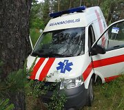 Nuo kelio nuvažiavęs GMP automobilis 