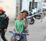 Gyvendami Tailande Kupečiai keliavo po aplinkines &scaron;alis, pavyzdžiui, Vietnamą