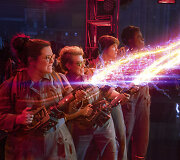 Melissa McCarthy, Kate McKinnon, Kristen Wiig ir Leslie Jones komedijoje &bdquo;Vaiduoklių medžiotojos&ldquo;