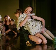 Kauno &scaron;okio teatro &bdquo;Aura&ldquo; premjera &ndash; &scaron;okio spektaklis &bdquo;Noriu maitinančios dienos i&scaron; tavo rankų&ldquo;