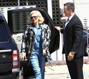 Gwen Stefani su savo asmens sargybiniu