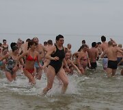 Sveikuoliai mėgavosi maudynėmis