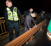 Naktis su Kauno policija: sučiuptas girtas vairuotojas ir du narkotikais bandę atsikratyti jauni vyrai