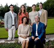 &Scaron;vedijos karali&scaron;koji &scaron;eima: princas Carlas Philipas, princesė Madeleine, princesė Victoria su vyru Danieliu ir karalienė Silvia su karaliumi Carlu Gustafu XVI