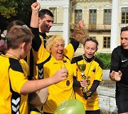2019 rugsėjis, Paežeriai, Vilkavi&scaron;kio rajonas,  apdovanojama &scaron;eimų futbolo turnyro Vieninga &scaron;eima trečios vietos laimėtoja, Kartavičių &scaron;eima