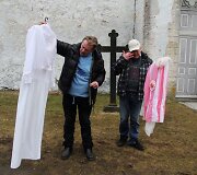 Spektaklio &bdquo;Feast Fashion&ldquo; aktoriai vilkės benamių kurtus kostiumus