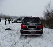 Trileris Alytuje: policija su &scaron;ūviais gaudė vogtą automobilį ir &bdquo;&scaron;ukerius&ldquo;