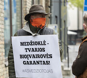 Medžiotojai rinkosi prie Aplinkos ministerijos