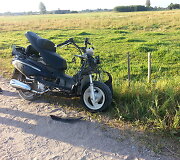 Motoroleris po avarijos Tauragės rajone 