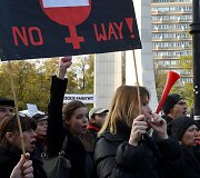 Per Lenkiją ritasi nauja protestų banga dėl planų suvaržyti moterų teisę nutraukti nė&scaron;tumą