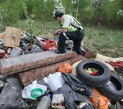 Vilniečiai nevengia &scaron;iuk&scaron;les sudeginti arba palikti pakelėje