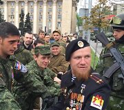 Givis (kairėje) ir Motorola - DNR teroristų lyderiai žvangino ordinais