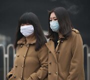 Moterys su respiratoriais