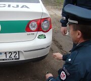 Nepaperkamų pareigūnų automobilis