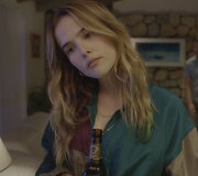 Zoey Deutch filme &bdquo;Suaugusiųjų žaidimai&ldquo;