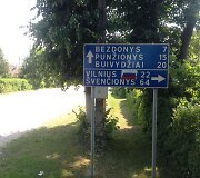 &bdquo;Sveikinimas&ldquo; Valstybės dienos proga: vandalai Nemenčinę i&scaron;margino Rusijos vėliavomis