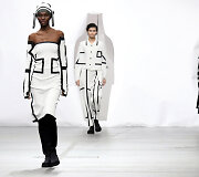 &bdquo;Issey Miyake&ldquo; 2020&ndash;2021 m. rudens ir žiemos kolekcijos modelis