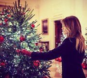 Melanios Trump Kalėdoms papuo&scaron;ti Baltieji rūmai
