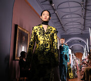 &bdquo;Erdem&ldquo; 2019 m. pavasario ir vasaros kolekcijos modelis