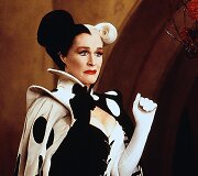 Glen Close vaidina Kruelą De Vil