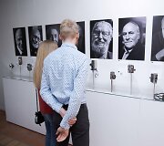 Parodos &bdquo;100 tikrų žmonių portretų&ldquo; akimirka