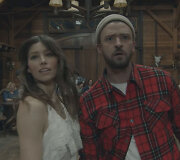 Justinas Timberlake'as ir Jessica Biel vaizdo klipe &bdquo;Man of the Woods&ldquo;
