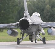 NATO bazėje nusileido &scaron;e&scaron;i Portugalijos naikintuvai F-16