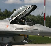 NATO bazėje nusileido &scaron;e&scaron;i Portugalijos naikintuvai F-16