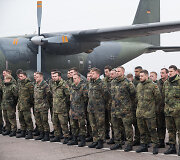 Į Kauno oro uostą atskrido pirmoji Vokietijos karių grupė