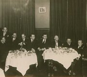 Lietuvos žurnalistų arbatėlė &bdquo;Monikos&ldquo; kavinėje. Kaunas, 1930 m.