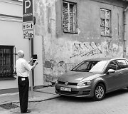 Sunku priimti &scaron;į darbą, netgi Odminių gatvės langams.