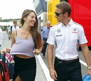 Jensono Buttono mylimoji &ndash; fotomodelis Jessica Michibata 